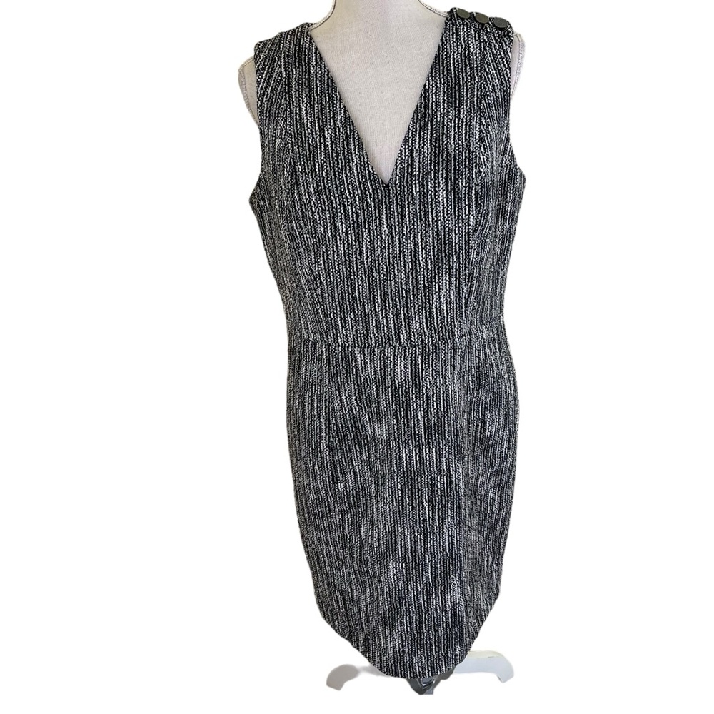 White House Black Market Black/White Tweed V-Neck Sleeveless Sheath Dress